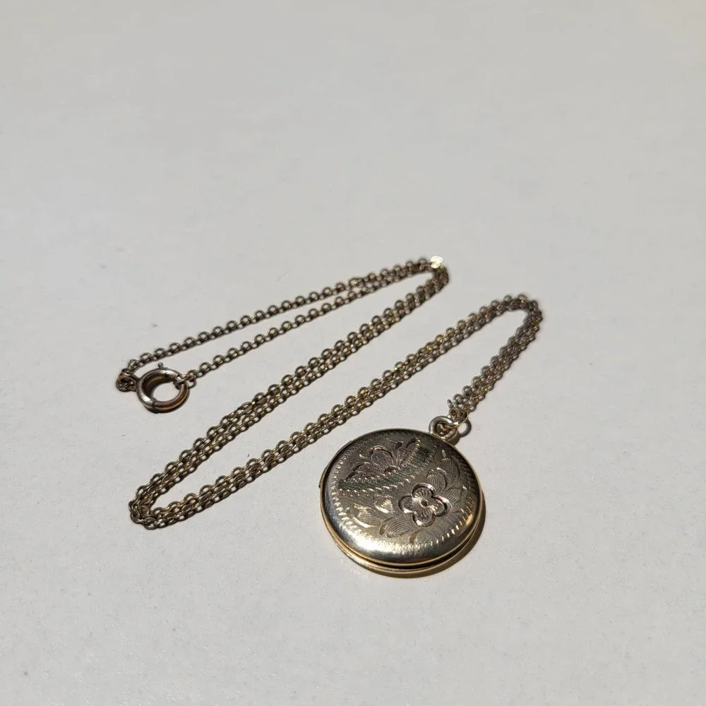 12K Gold Filled Round Floral Etched Locket Necklace Vintage Keepsake - Picture 7 of 11